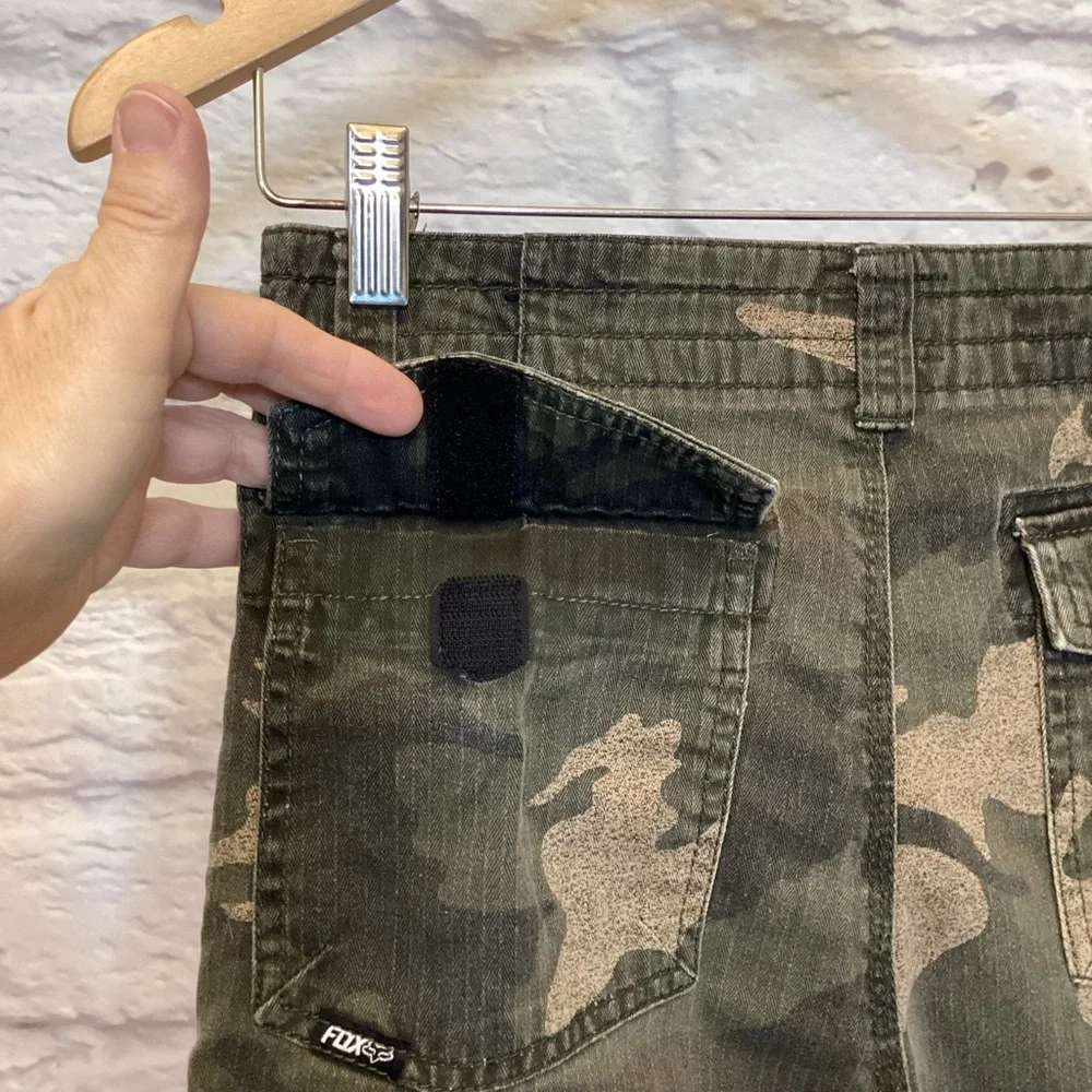 FOX Racing 28 Camouflage Cargo Men’s Shorts Camo Green 8” Inseam Logo Pockets